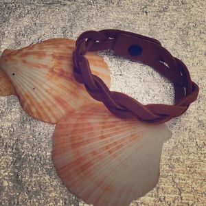 Bracelet leather braids